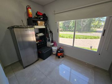 SAN CARLOS COUNTRY VENTA- CASA 5 amb con pileta