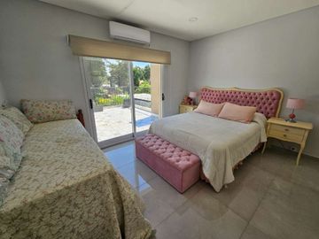SAN CARLOS COUNTRY VENTA- CASA 5 amb con pileta