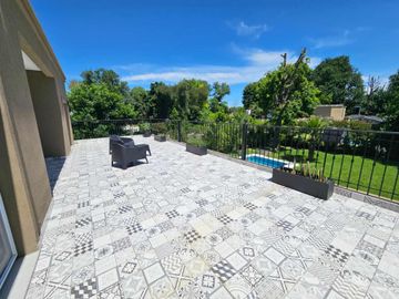 SAN CARLOS COUNTRY VENTA- CASA 5 amb con pileta