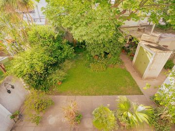 VENTA CASA BANFIELD COCHERA JARDIN 4 AMBIENTES