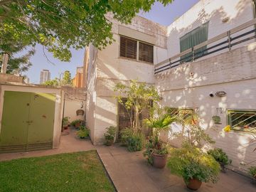 VENTA CASA BANFIELD COCHERA JARDIN 4 AMBIENTES