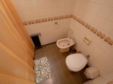 VENTA CASA BANFIELD COCHERA JARDIN 4 AMBIENTES