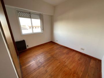 VENTA DEPARTAMENTO DE 2 DORMITORIOS CON BALCÓN