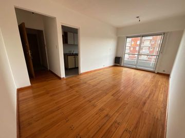 VENTA DEPARTAMENTO DE 2 DORMITORIOS CON BALCÓN