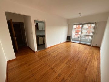 VENTA DEPARTAMENTO DE 2 DORMITORIOS CON BALCÓN