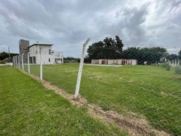 VENTA CASA QUINTA CHASCOMUS CON CABAÑAS Y PISCINA