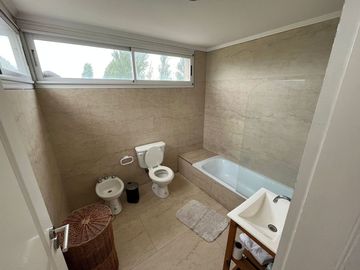 VENTA CASA QUINTA CHASCOMUS CON CABAÑAS Y PISCINA