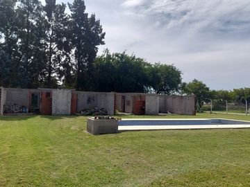 VENTA CASA QUINTA CHASCOMUS CON CABAÑAS Y PISCINA
