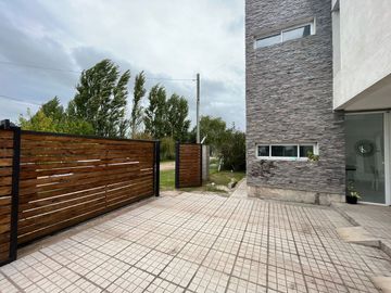 VENTA CASA QUINTA CHASCOMUS CON CABAÑAS Y PISCINA