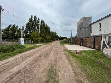 VENTA CASA QUINTA CHASCOMUS CON CABAÑAS Y PISCINA