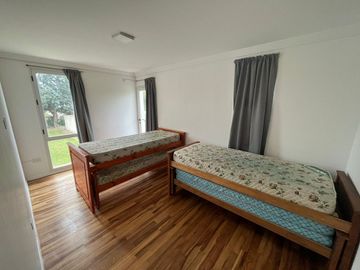 VENTA CASA QUINTA CHASCOMUS CON CABAÑAS Y PISCINA