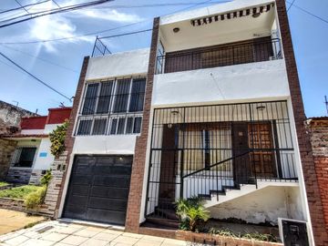 VENTA PH DOS PLANTAS 3 AMB. TERRAZA-GARAGE-BERNAL