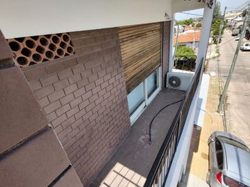VENTA PH DOS PLANTAS 3 AMB. TERRAZA-GARAGE-BERNAL