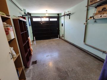VENTA PH DOS PLANTAS 3 AMB. TERRAZA-GARAGE-BERNAL
