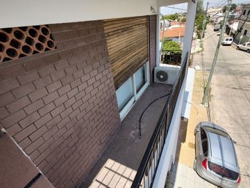 VENTA PH DOS PLANTAS 3 AMB. TERRAZA-GARAGE-BERNAL