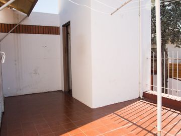 Casa 5 amb. venta Ramos Mejia. coch. pileta