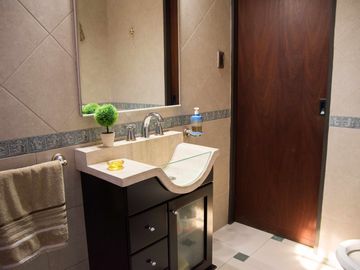 Casa 5 amb. venta Ramos Mejia. coch. pileta