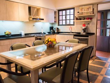 Casa 5 amb. venta Ramos Mejia. coch. pileta
