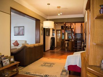 Casa 5 amb. venta Ramos Mejia. coch. pileta