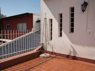Casa 5 amb. venta Ramos Mejia. coch. pileta