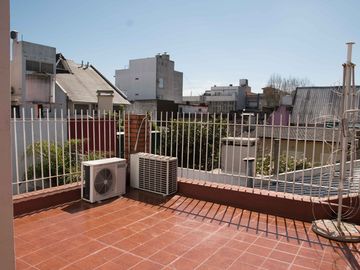 Casa 5 amb. venta Ramos Mejia. coch. pileta