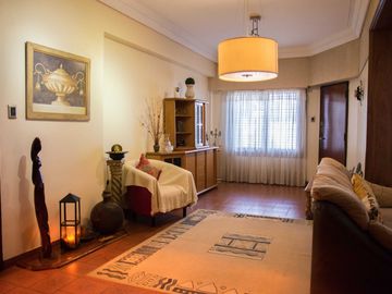 Casa 5 amb. venta Ramos Mejia. coch. pileta