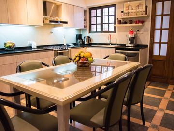 Casa 5 amb. venta Ramos Mejia. coch. pileta