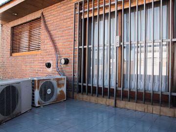 Casa 5 amb. venta Ramos Mejia. coch. pileta