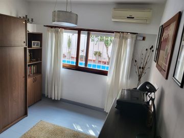 Casa 5 amb. venta Ramos Mejia. coch. pileta