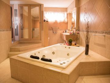 Casa 5 amb. venta Ramos Mejia. coch. pileta