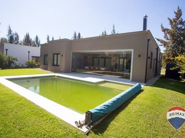 CASA  6 AMBIENTES EN VENTA EL PRINCIPADO CANNING