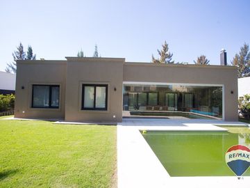 CASA  6 AMBIENTES EN VENTA EL PRINCIPADO CANNING