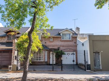 VENTA CASA 6 AMBIENTES CON JARDÍN PILETA Y GARAGE