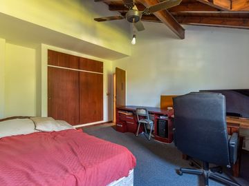 VENTA CASA 6 AMBIENTES CON JARDÍN PILETA Y GARAGE