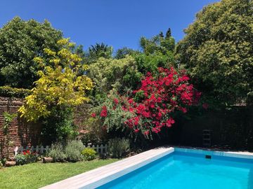 VENTA CASA 6 AMBIENTES CON JARDÍN PILETA Y GARAGE