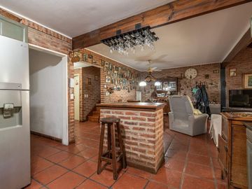 VENTA CASA 6 AMBIENTES CON JARDÍN PILETA Y GARAGE