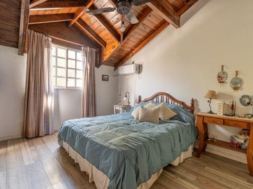 VENTA CASA 6 AMBIENTES CON JARDÍN PILETA Y GARAGE