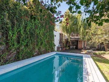 VENTA CASA 6 AMBIENTES CON JARDÍN PILETA Y GARAGE