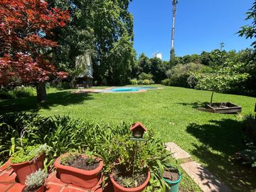 Venta casa 4 amb con parque y pileta B° El Cortijo