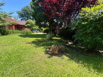Venta casa 4 amb con parque y pileta B° El Cortijo