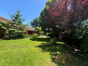Venta casa 4 amb con parque y pileta B° El Cortijo