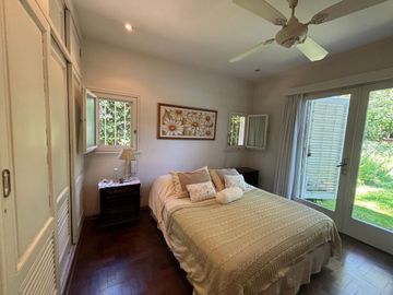 Venta casa 4 amb con parque y pileta B° El Cortijo