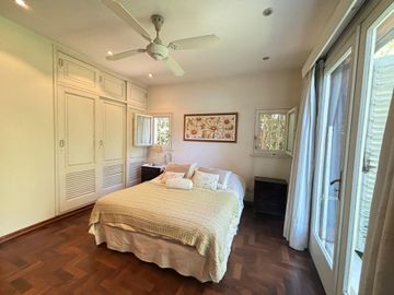 Venta casa 4 amb con parque y pileta B° El Cortijo