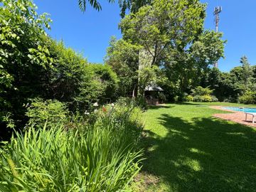 Venta casa 4 amb con parque y pileta B° El Cortijo