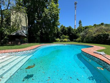 Venta casa 4 amb con parque y pileta B° El Cortijo