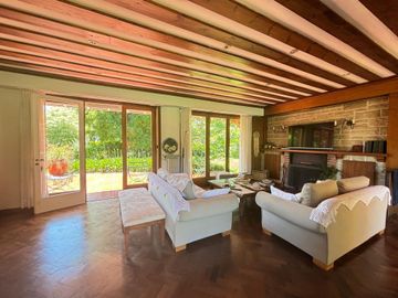 Venta casa 4 amb con parque y pileta B° El Cortijo