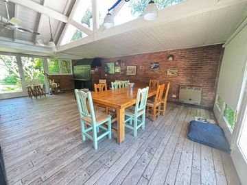Venta casa 4 amb con parque y pileta B° El Cortijo