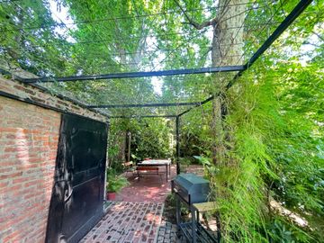 Venta casa 4 amb con parque y pileta B° El Cortijo
