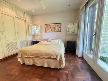 Venta casa 4 amb con parque y pileta B° El Cortijo