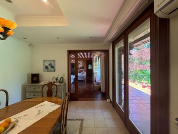 Venta casa 4 amb con parque y pileta B° El Cortijo